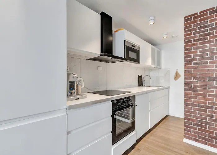 Modern By Harbor Apartment *